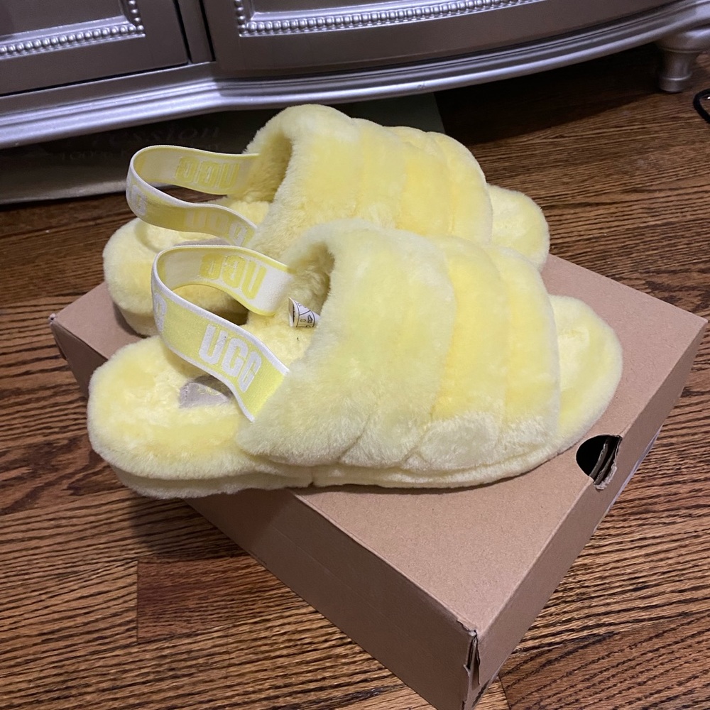 UGG W FLUFF YEAH SLIDE NEON